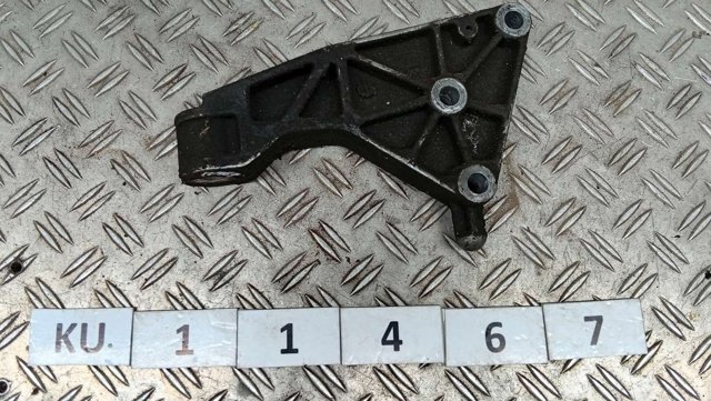 Передня опора двигуна 13174501 GM