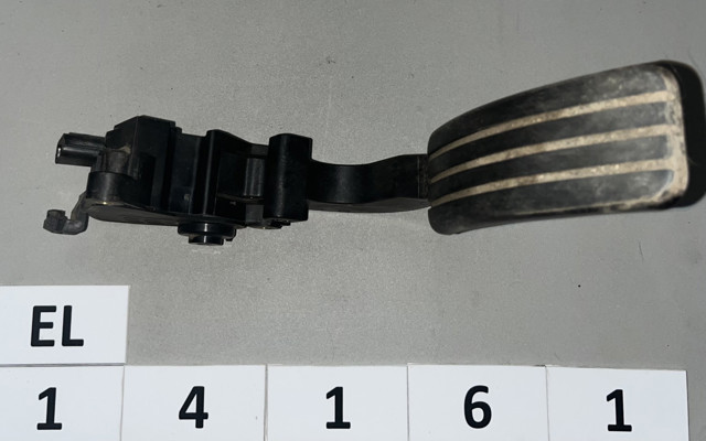 Підаль газу 180023122R RENAULT