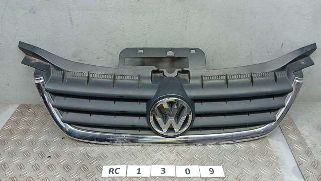Решітка радіатора 1T0853651 VAG