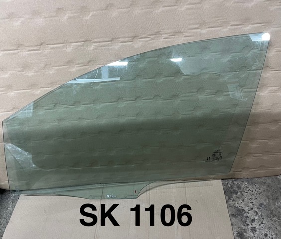 Скло передніх дверей, лівих 2022930 FORD