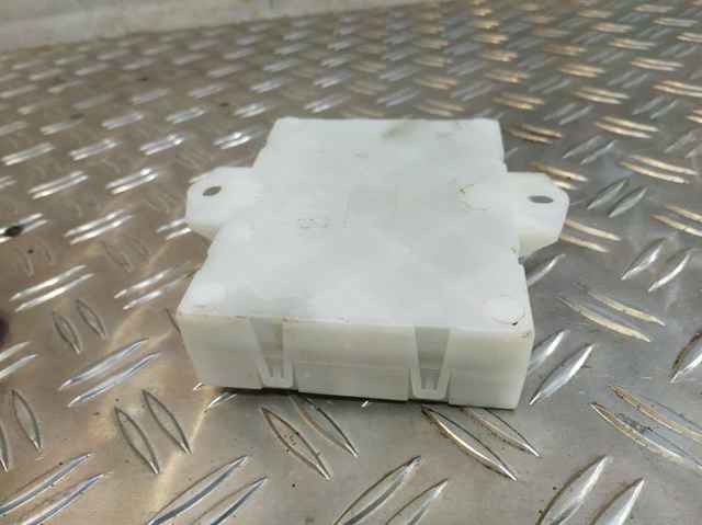 ЕБУ відкриття кришки багажника / двері 3-й (5-й) 284G04BA1A NISSAN