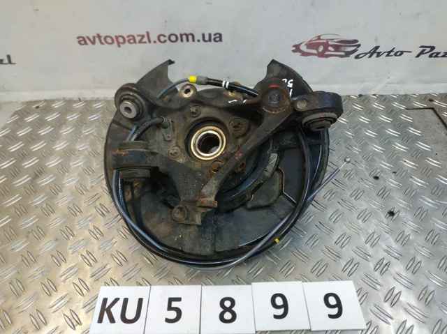 Цапфа поворотна права 33326788054 BMW
