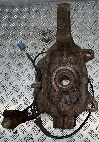 Цапфа поворотного кулака 40015CN000 NISSAN