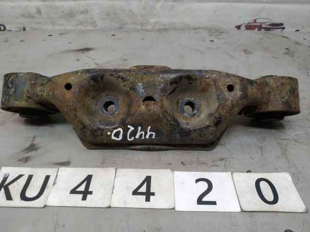 Сайлентблок траверси кріплення заднього редуктора, лівий 41322AG020 SUBARU