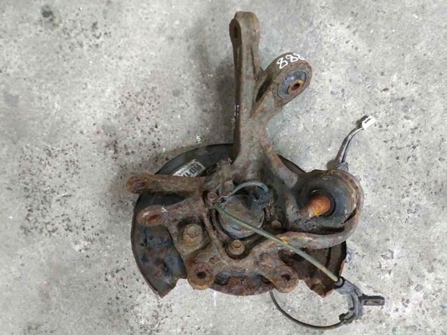 Кулак поворотний правий 4230405100 TOYOTA