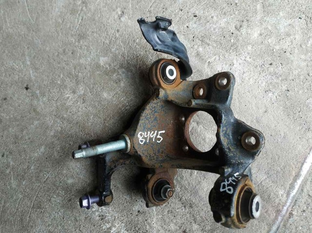 Цапфа права 4230433050 TOYOTA