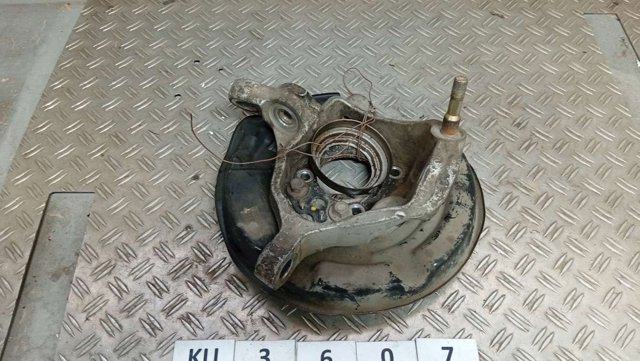 Кулак поворотний лівий 4230550090 TOYOTA