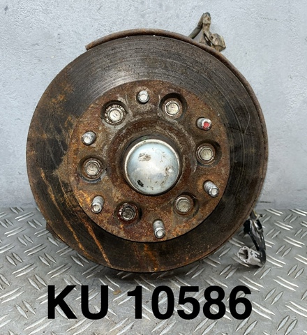 Кулак поворотний передній правий 4321126120 TOYOTA
