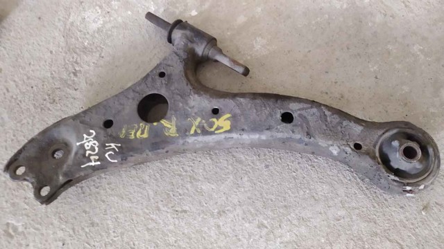 Правий важіль передній нижній підвіски 4806833070 TOYOTA