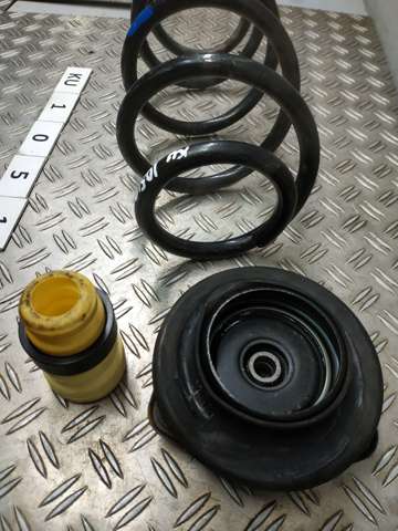 Пружина передня, права 4813148660 TOYOTA