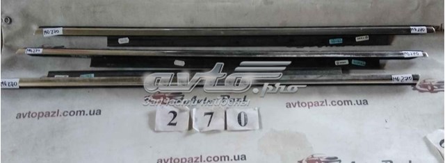 Молдинг опускного скла двері задньої, правої 4G0853764 VAG