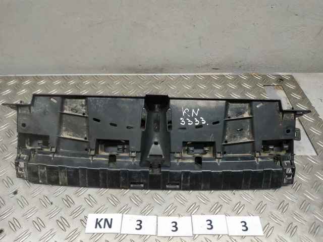 Кронштейн бампера заднього, центральний 51127420650 BMW