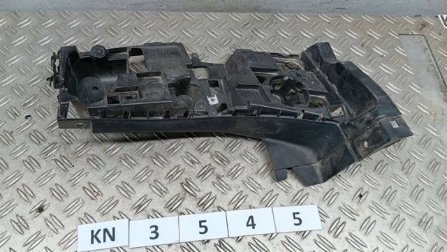 Кронштейн бампера заднього, зовнішній правий 51128069902 BMW