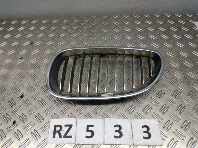 Решітка радіатора ліва 51137065701 BMW