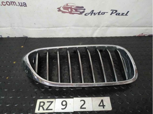 Решітка радіатора права 51137383520 BMW