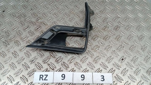 Ободок/окантовка фари противотуманной, правий 5203060110 TOYOTA