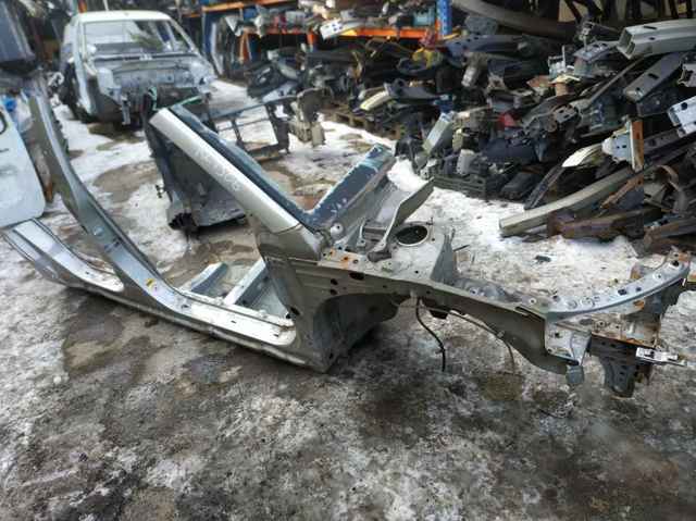 Панель бризковика (лонжерону) моторного відсіку, права 5370105070 TOYOTA