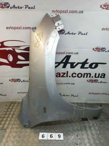Переднє праве крило 5381142210 TOYOTA