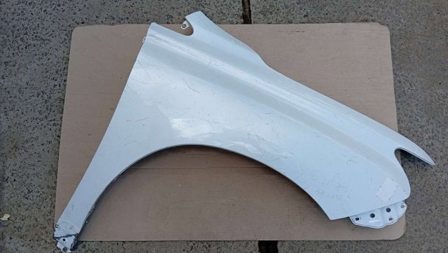 Переднє праве крило 5381148150 TOYOTA