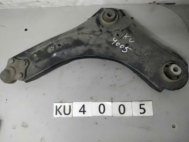 Правий важіль передній нижній підвіски 545009207R RENAULT
