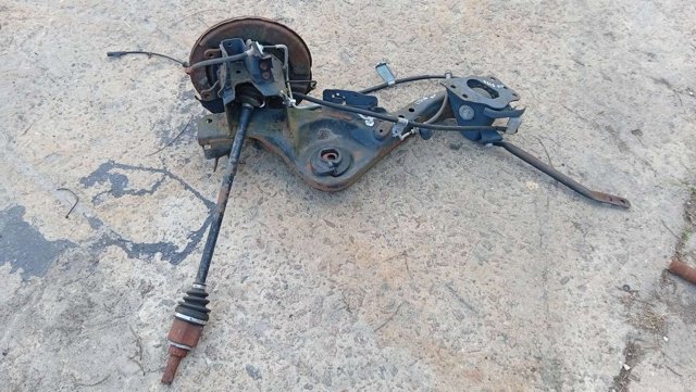 Важіль/тяга задньої підвіски подовжній нижній, лівий 55502JD00A NISSAN