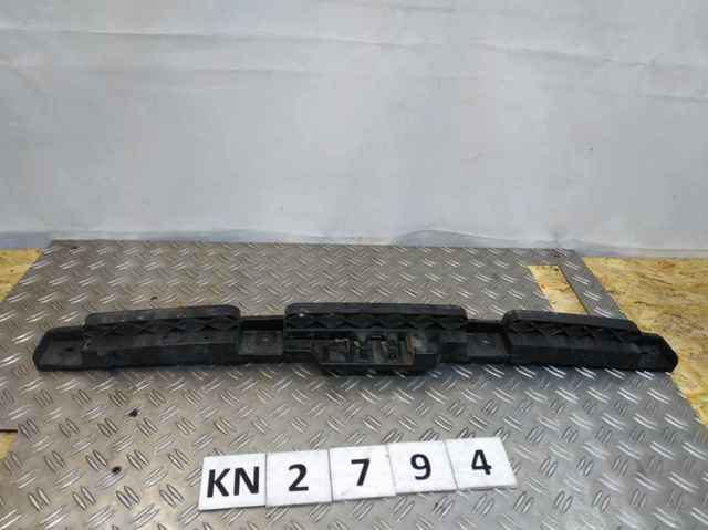 Кронштейн бампера заднього, центральний 561807863A VAG
