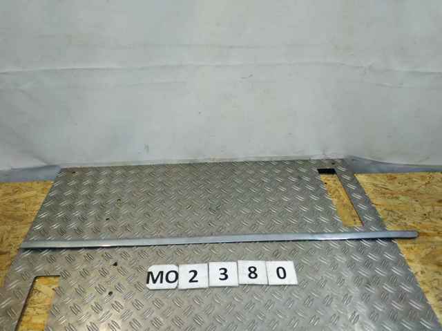 Молдинг передньої правої двері, нижній 561853516A VAG