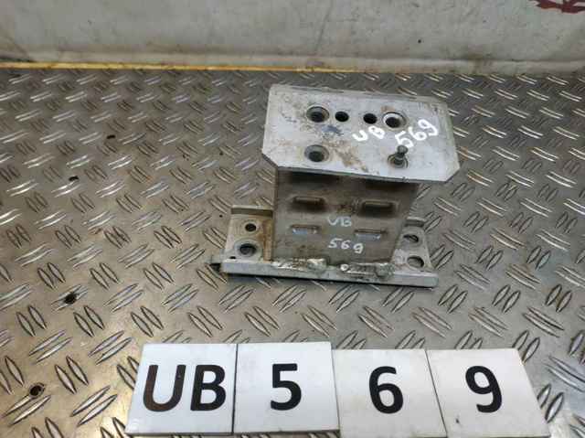 Кронштейн підсилювача переднього бампера 5701347040 TOYOTA