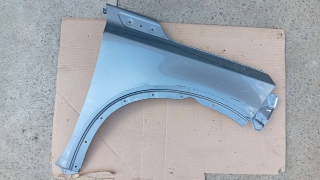 Переднє праве крило 5761154P10000 SUZUKI
