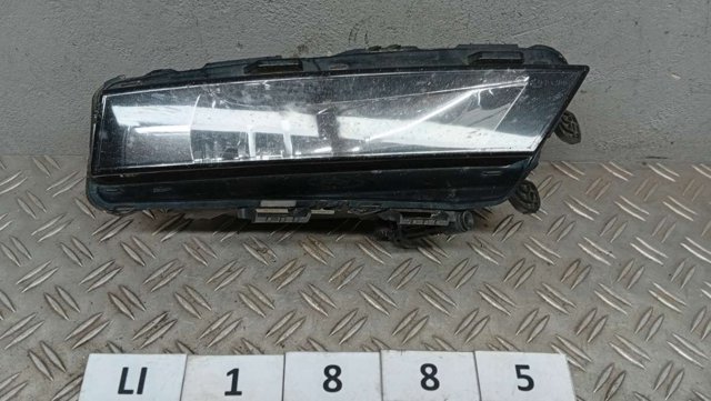 Габарит-показник повороту в бампері, правий 5E0941700F VAG