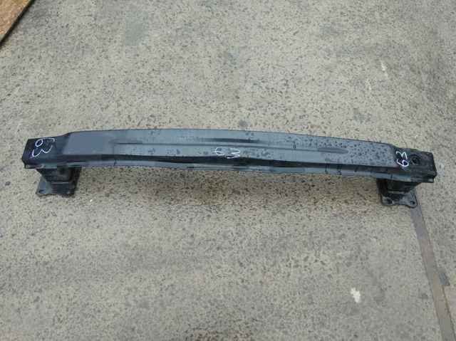 Швелер бампера 5F0807305 VAG