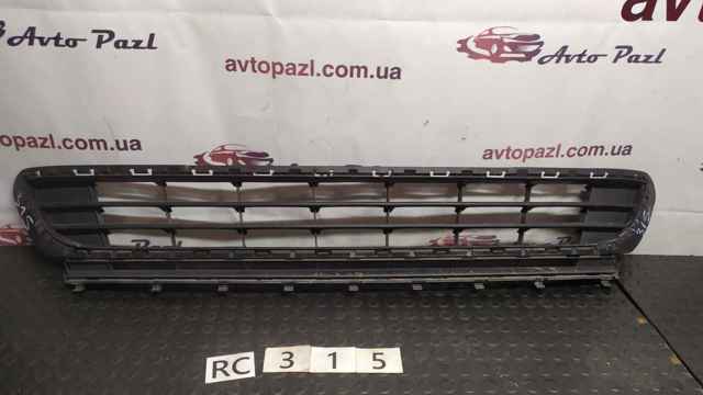 Решітка переднього бампера, центральна 5GM853677 VAG
