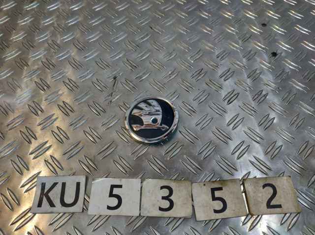 Ku5352 5j0853621a емблема кришки багажника vag fabia 2 07- 5J0853621A