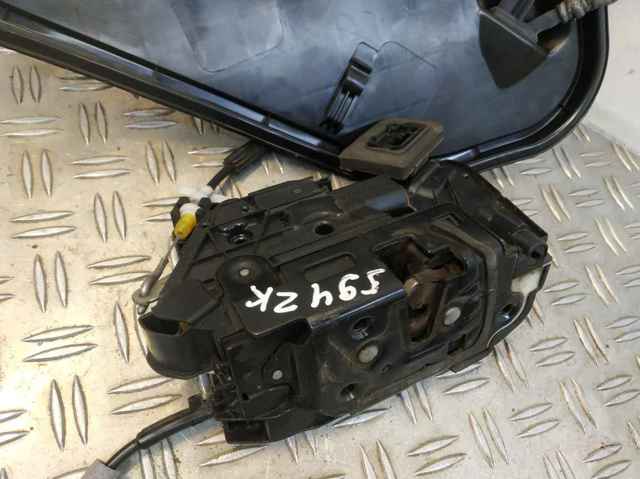 Замок двері правої передньої 5K1837016E VAG