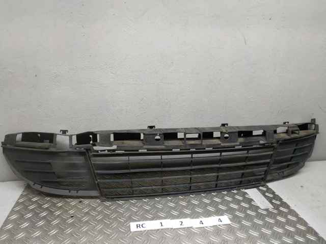 Решітка переднього бампера 622545401R RENAULT