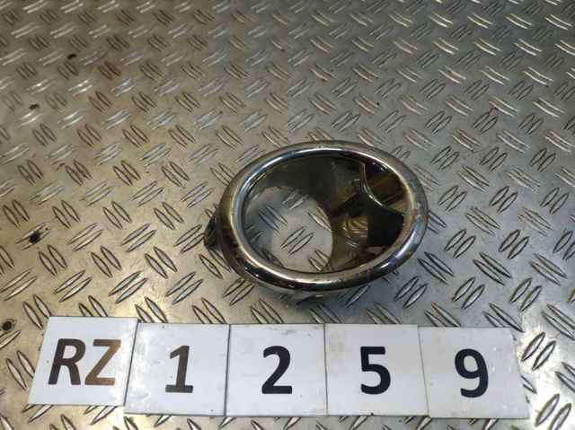 Ободок/окантовка фари протитуманной, правий 622561LA0A NISSAN