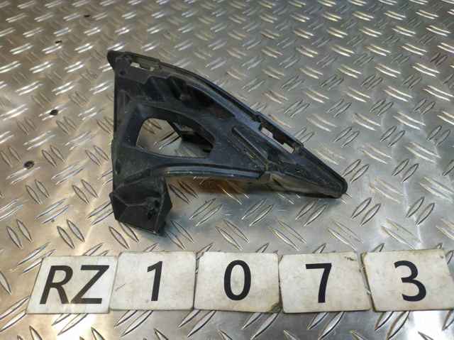 Ободок/окантовка фари противотуманной, правий 622566UA0A NISSAN
