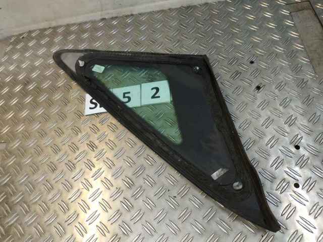Скло багажного відсіку, праве 627100T010 TOYOTA