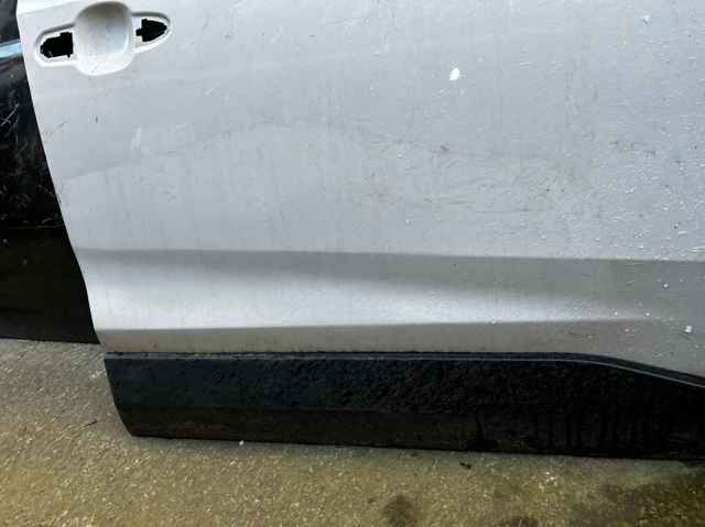 Пасажирські передні двері 6700142160 TOYOTA