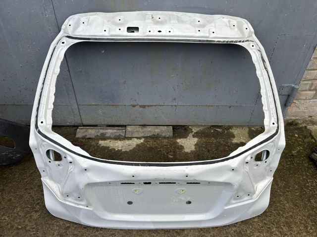 Двері багажника 67005F4010 TOYOTA