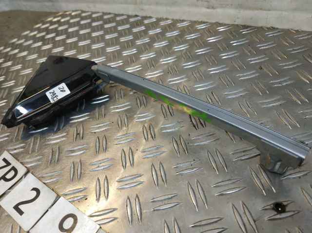Скло кутове дверей задніх 6748778010 TOYOTA