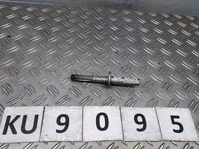 Болт кріплення заднього нижнього важеля, внутрішній 6793792 BMW