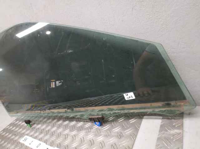 Скло пасажирських дверей 6810133160 TOYOTA