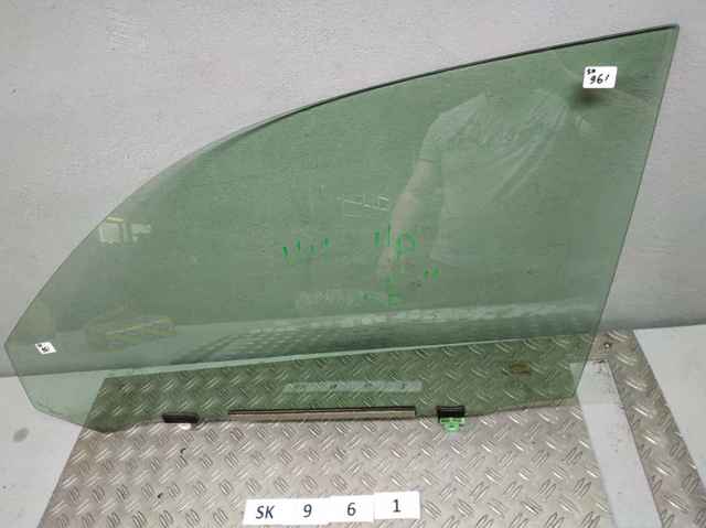 Скло передніх дверей, лівих 6810248090 TOYOTA