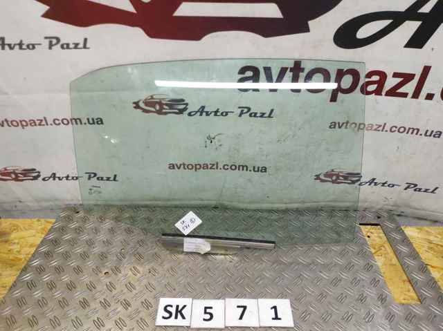 Скло заднє праве 6810302410 TOYOTA