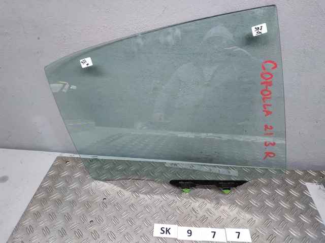 Скло задніх дверей, правих 6810302580 TOYOTA