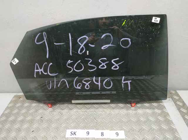 Скло заднє праве 6810378020 TOYOTA