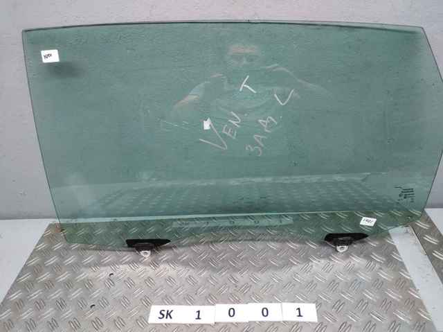 Скло заднє ліве 681040T020 TOYOTA