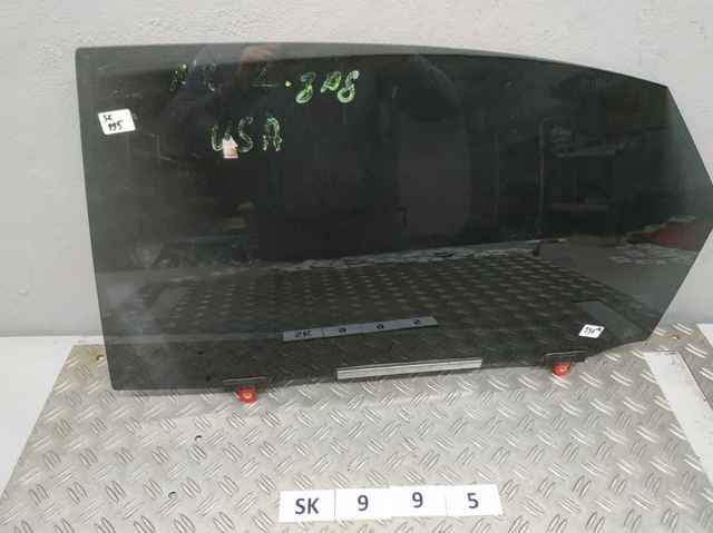 Скло задньої двері лівої 6810478020 TOYOTA