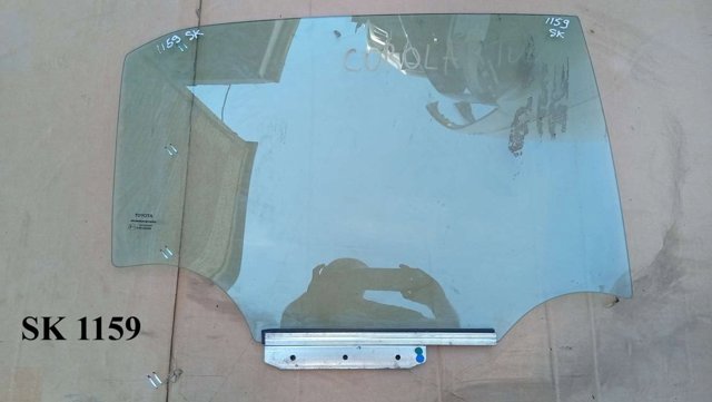 Скло задньої двері правої 6811312770 TOYOTA